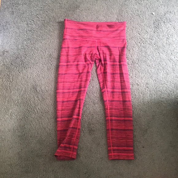 🍋LULULEMON WUNDER UNDER CROP🍋 - Picture 2 of 7